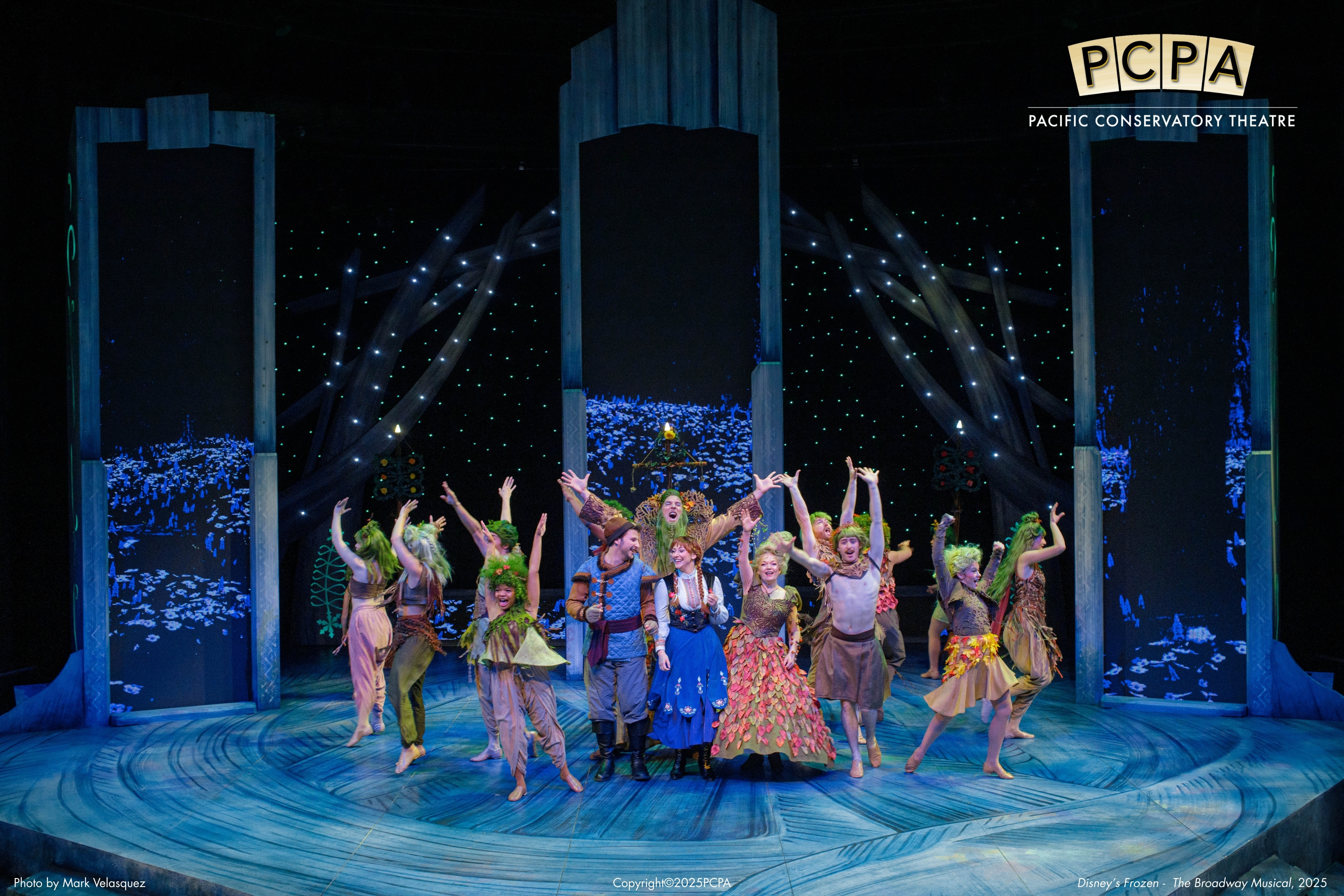 Frozen - Ana & Christoff dancing with ensemble