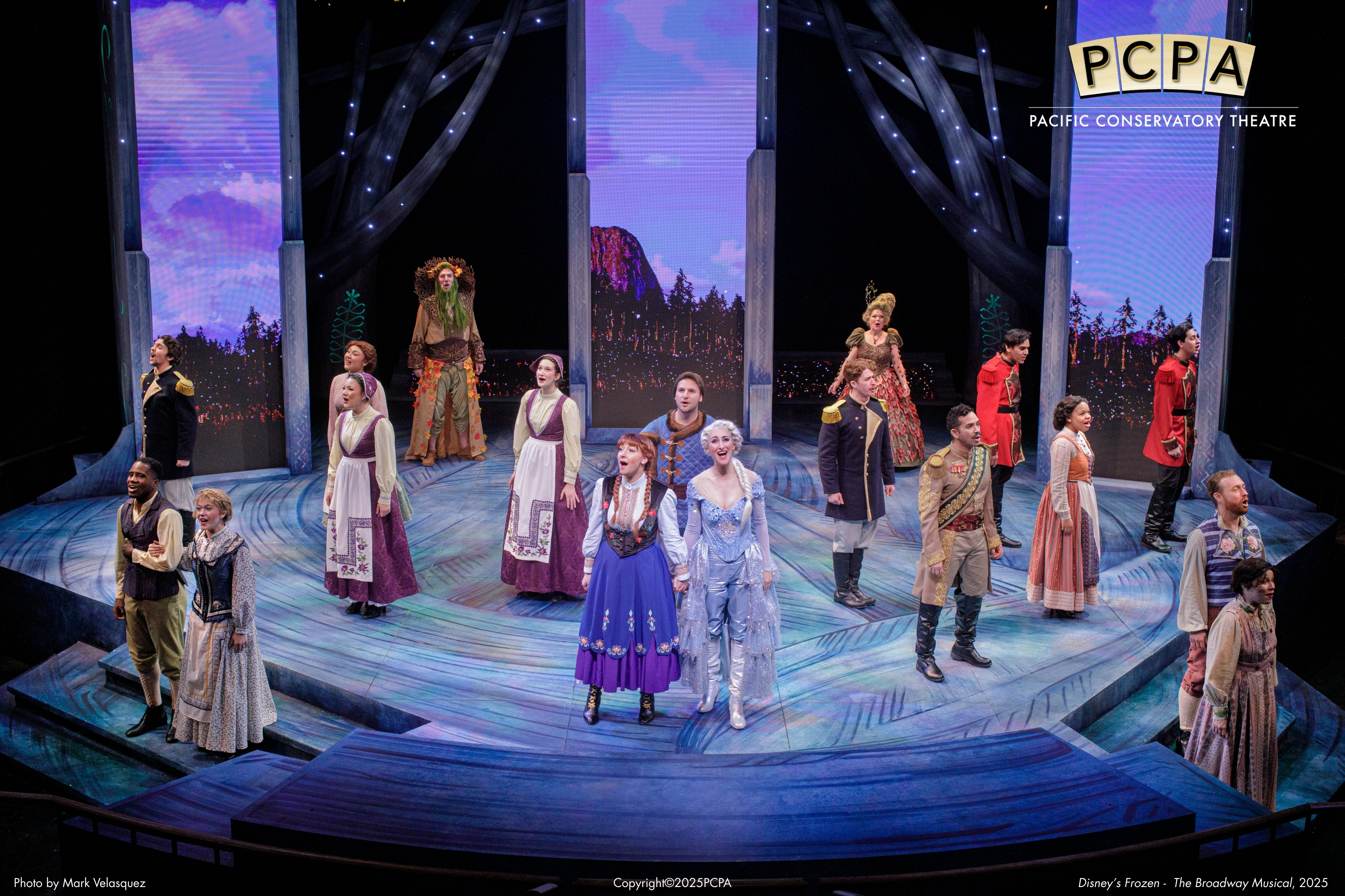 Frozen - Ana and Elsa singing